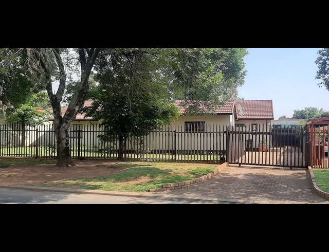 4 BEDROOM FREESTANDING FOR SALE IN ESTHER PARK